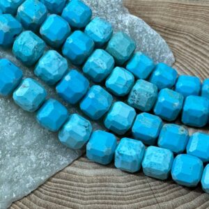 говлит тонированный, кубик 8х8 мм, нить 19 см