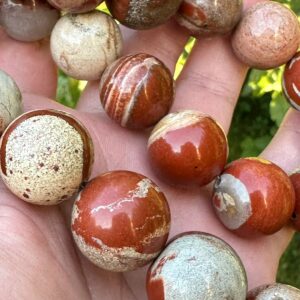 яшма красная, нить 19 см, диаметр 20 мм