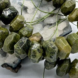 змеевик (серпентин), нить 19 см, размер 14х9 мм