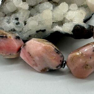 опал розовый, нить 19 см, размер 20*16 мм