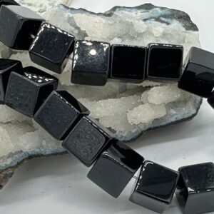 черный агат, нить 19 см, размер 10х10 мм