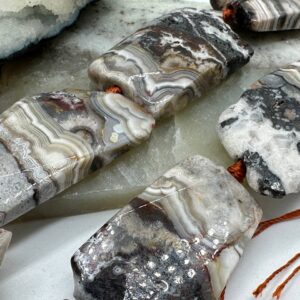 агат мексиканский, нить 19 см, 4 бусины, размер ~ 40х26х8 мм