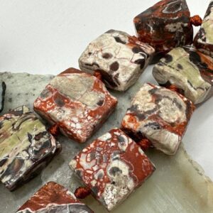 яшма уральская, нить 19 см, размер 20х20х10 мм