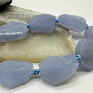 сапфирин, нить 19 см, размер ~23х21х7 мм