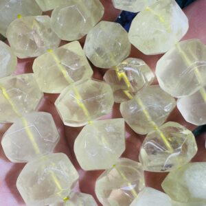 топаз желтый, нить 19 см, размер ~ 17х13 мм