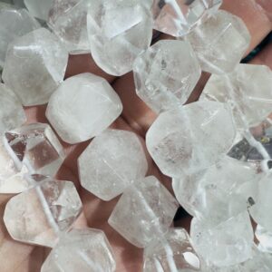 горный хрусталь, нить 19 см, размер ~ 17х13 мм