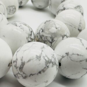 магнезит (кахолонг), нить 19 см, диаметр 20 мм